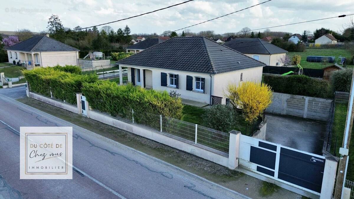 Maison à VOUE