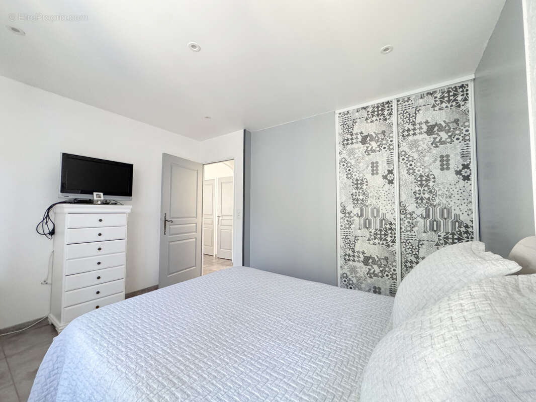 Maison à LARAGNE-MONTEGLIN