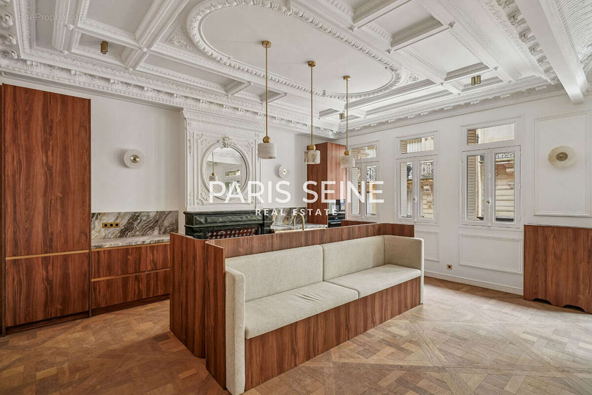 Appartement à PARIS-8E