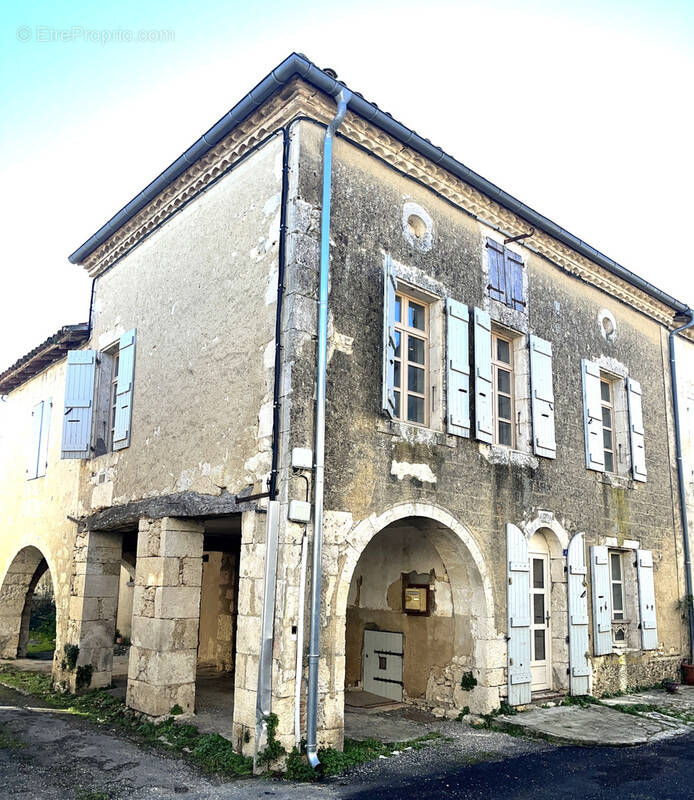 Maison à SAINT-CLAR
