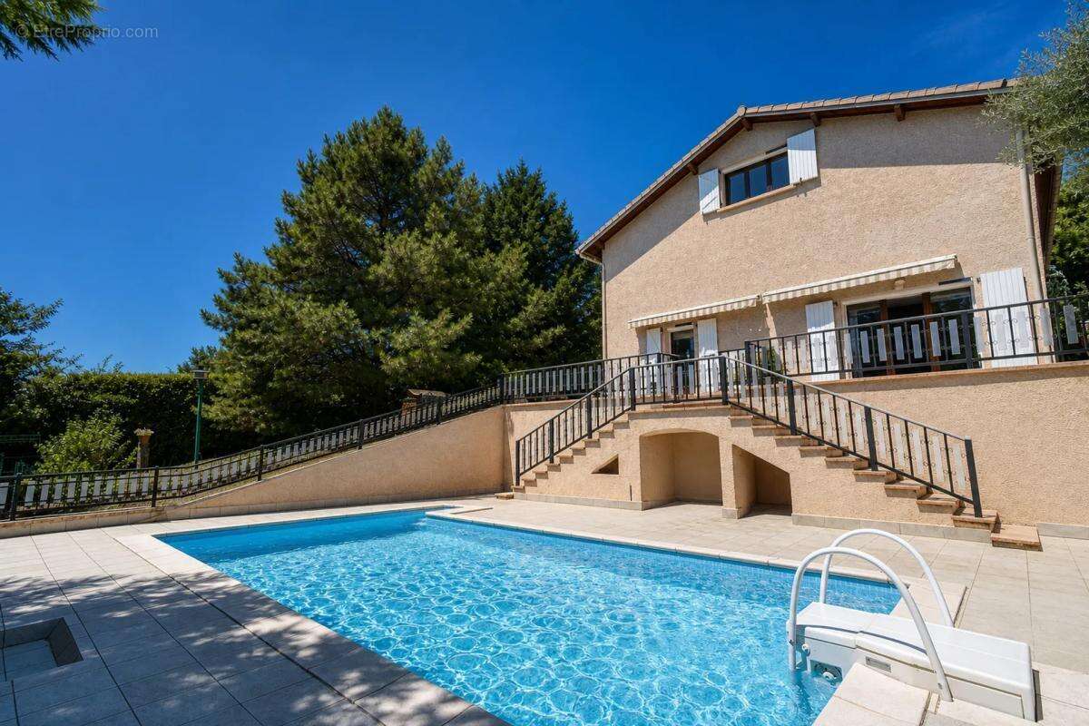 Maison familiale de 170 m² avec piscine à Primarette - photo 27