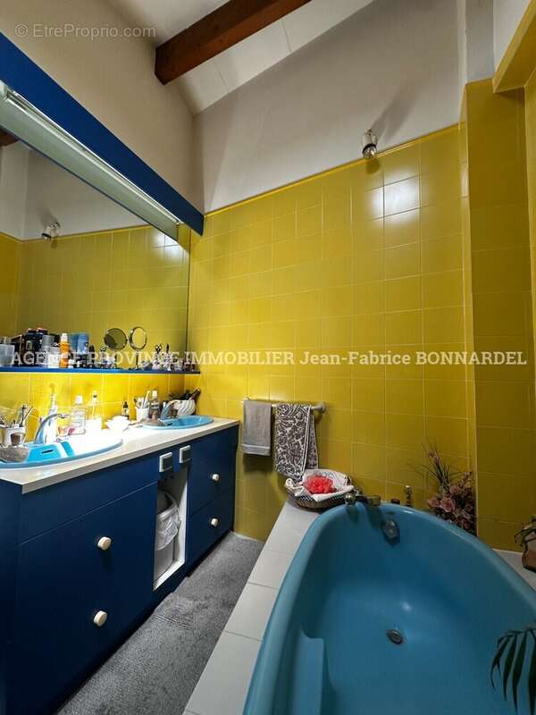 Appartement à VALREAS