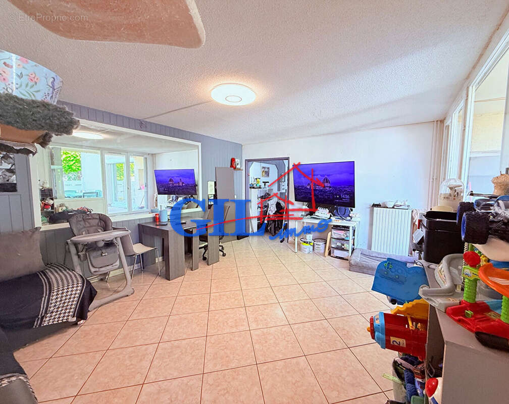 Appartement à SAVIGNY-LE-TEMPLE