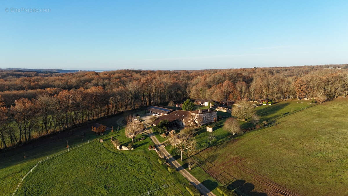 Magnifique domaine avec piscine, dépendances et installations équestres   plus de 7 hectares - photo 16