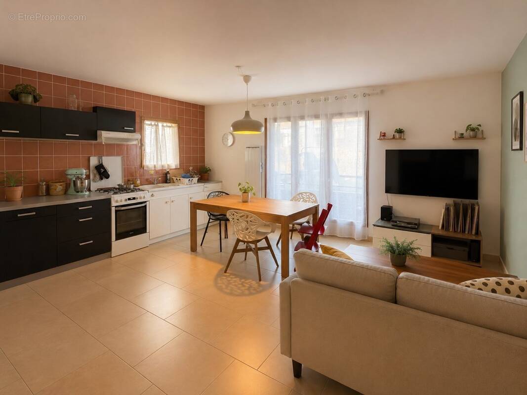 Appartement à SAINT-ETIENNE-DE-SAINT-GEOIRS