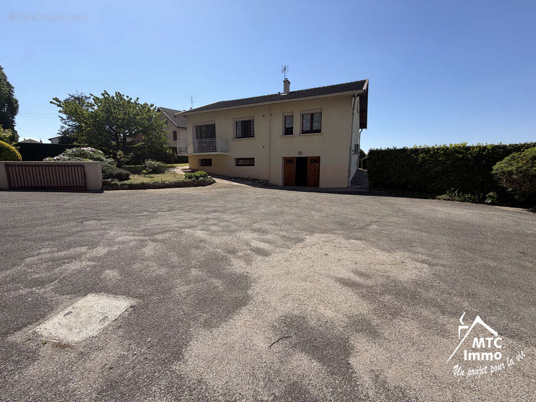 Maison à CHAVANOZ