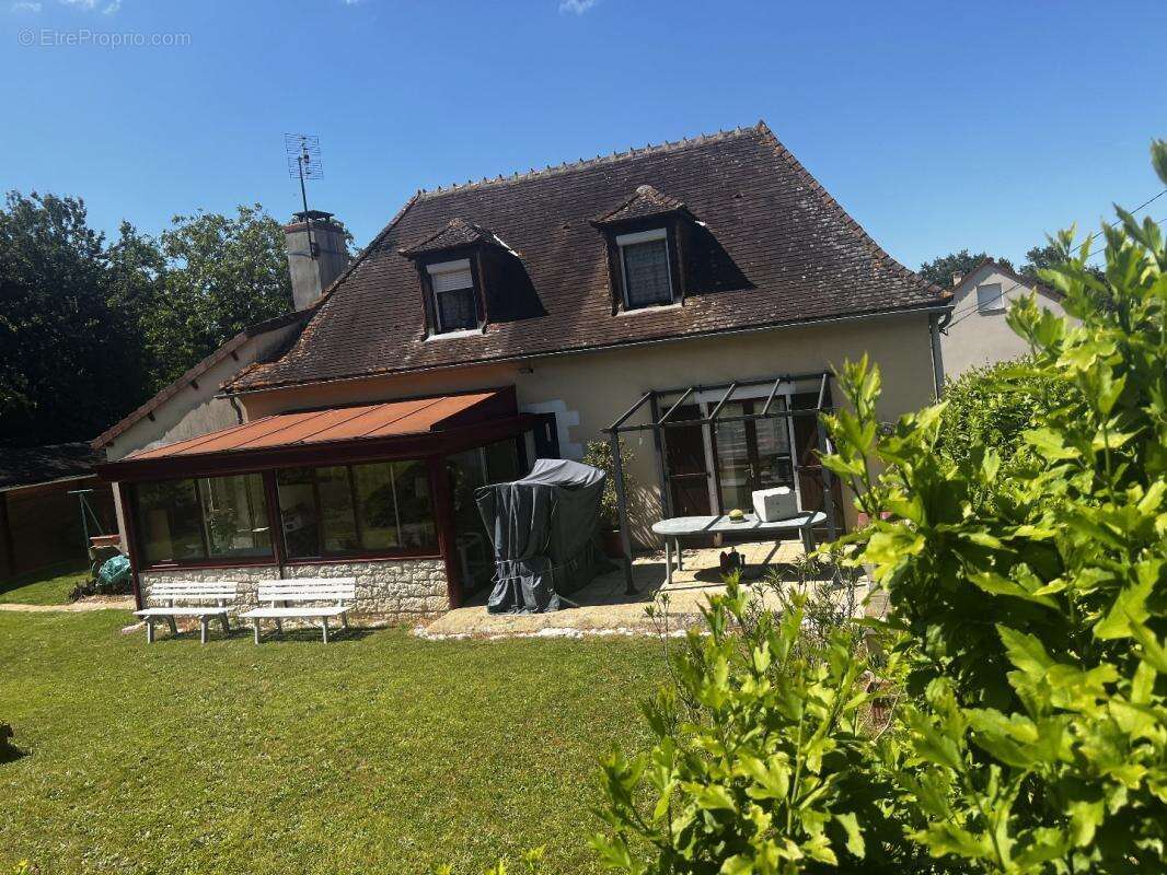 Maison à SAINT-HILAIRE-SUR-BENAIZE