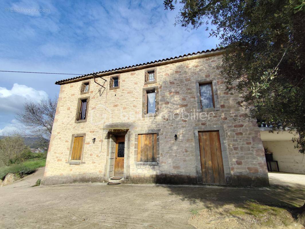 Appartement à LAMALOU-LES-BAINS