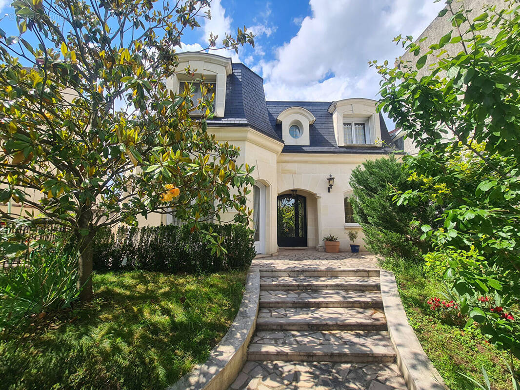 Maison à SAINT-MAUR-DES-FOSSES