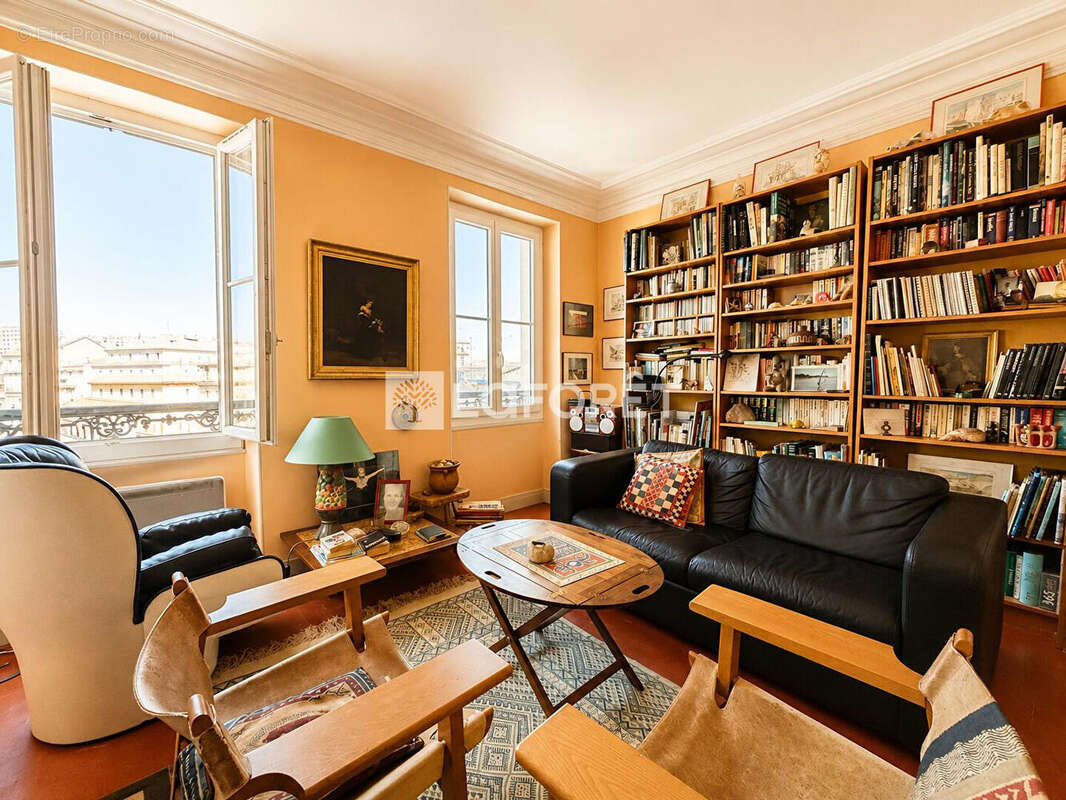 Appartement à MARSEILLE-1E