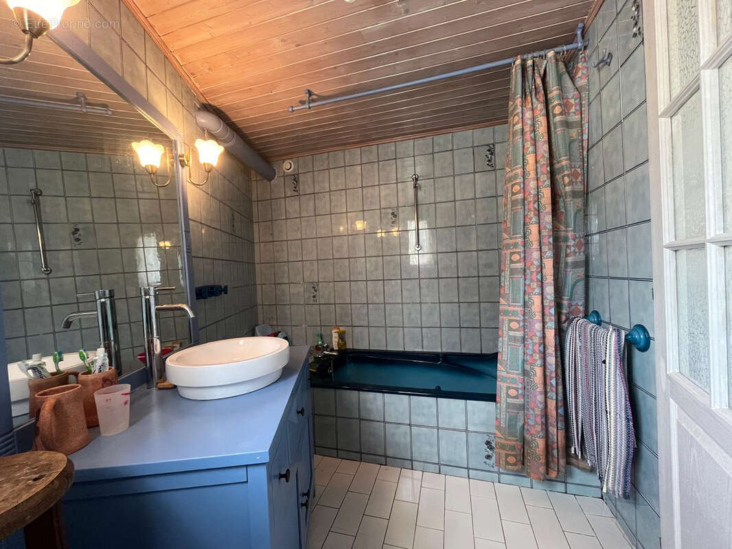 Au cœur de Gavarnie : 170 m2, 3 logements indépendants, fort potentiel locatif ! - photo 13