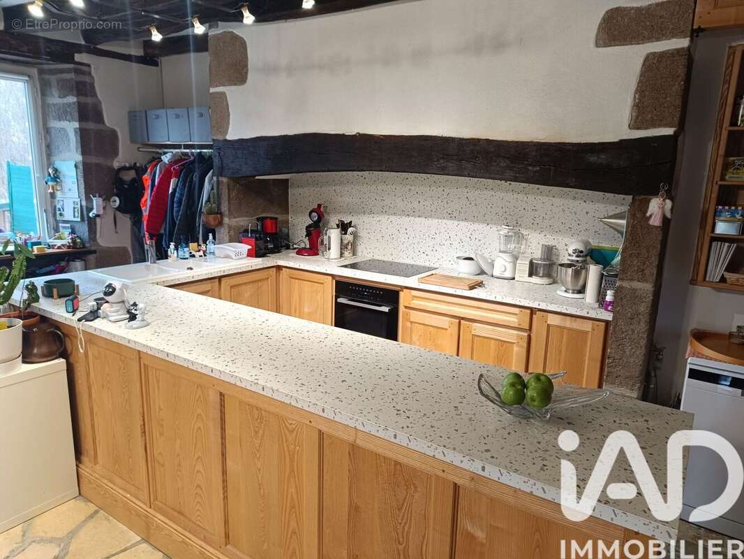Maison 118 m² à Saint-Martin-Cantales  - photo 9