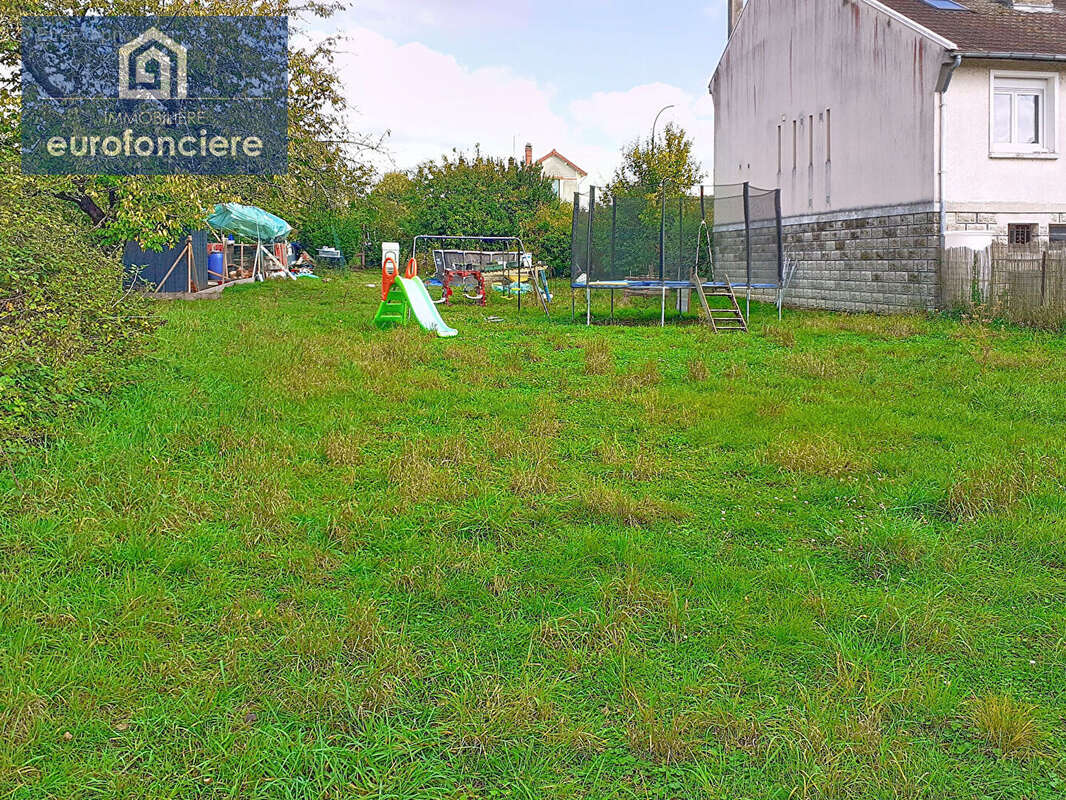 Tres beau terrain dans un village de la foret d'othe. - photo 3