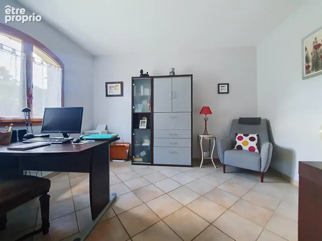 Maison - 4 Chambres - Double garage - Jardin - Piscine - Pool house - Terrasse couverte - photo 22