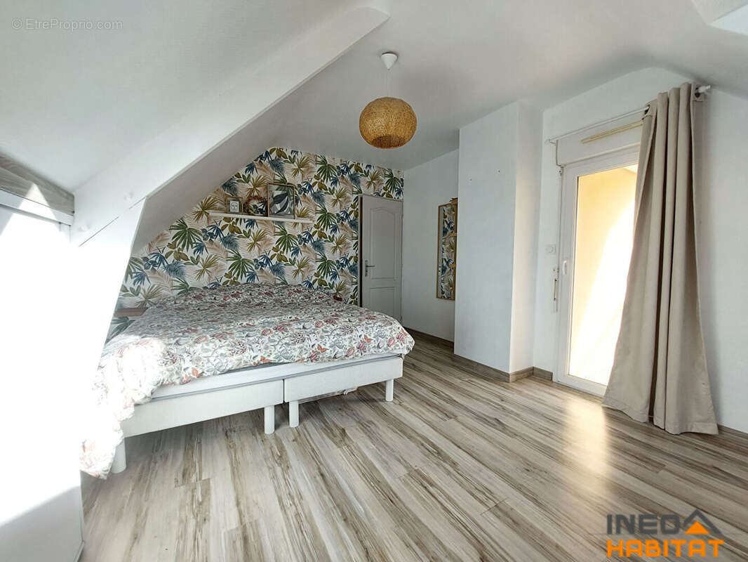 Maison à SAINT-THUAL