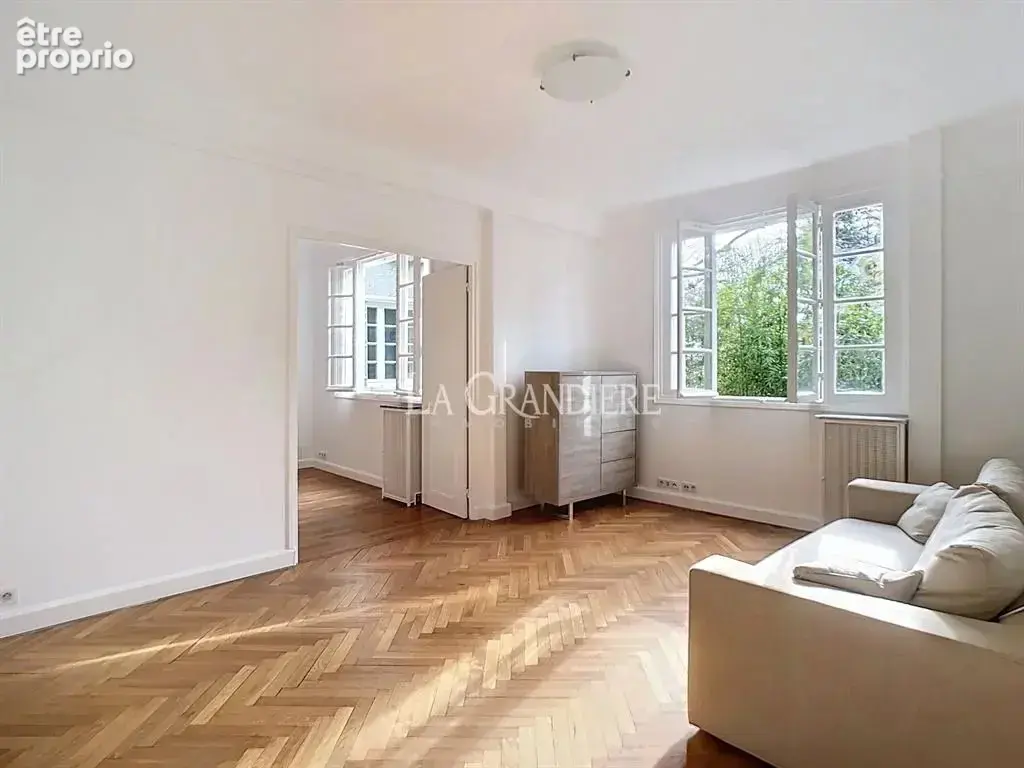 Appartement à PARIS-16E