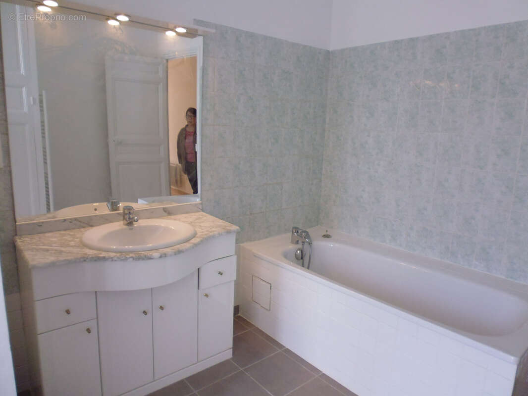 Appartement à SOLLIES-PONT