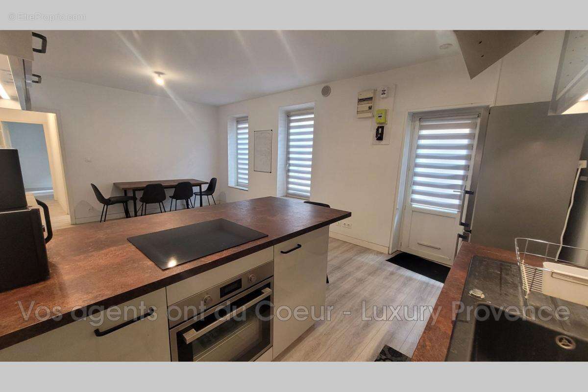 Appartement à MARSEILLE-5E