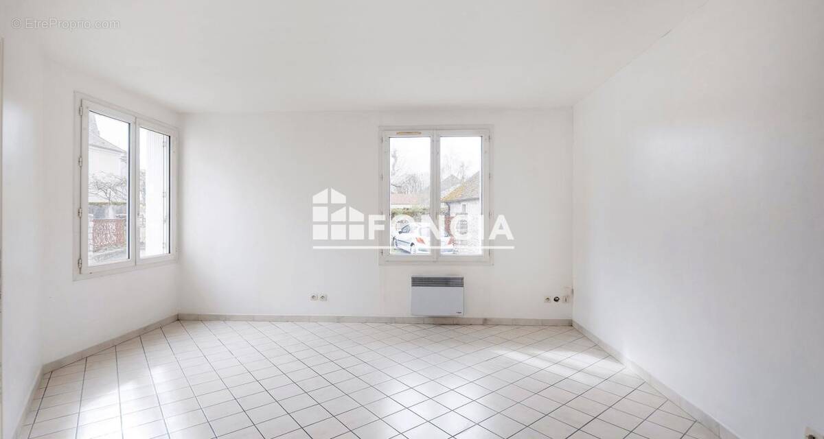 Appartement à LA FERTE-ALAIS