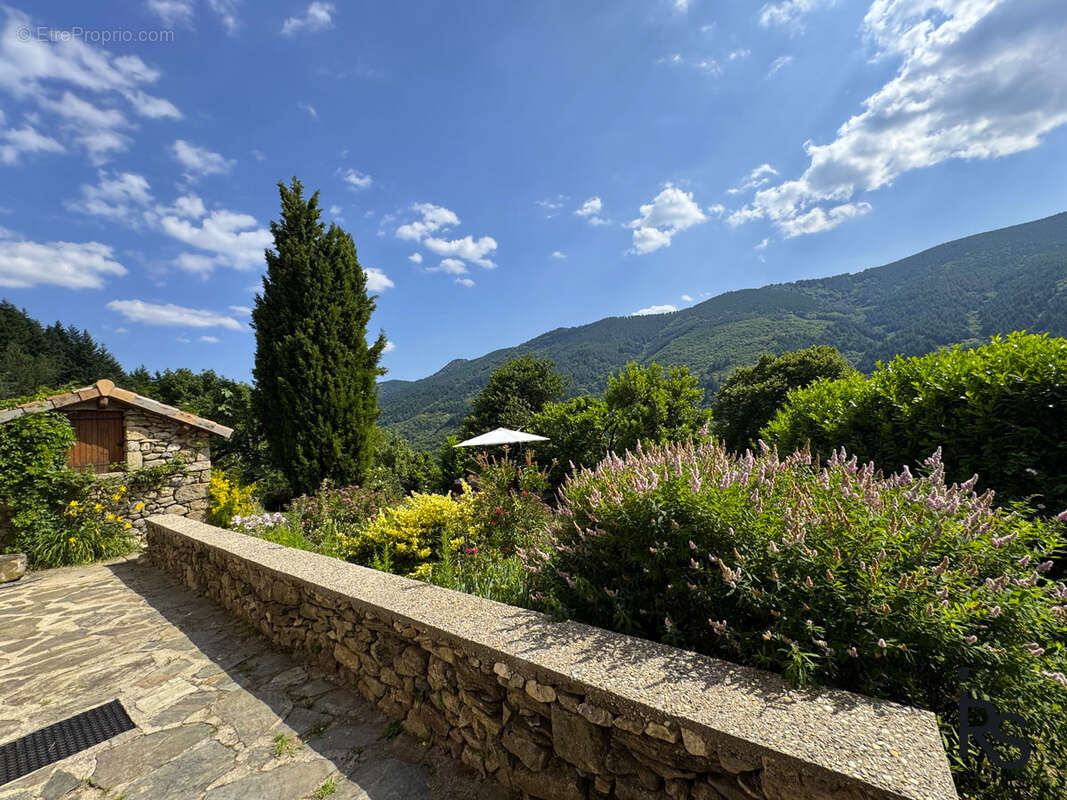 Maison à ROCHER