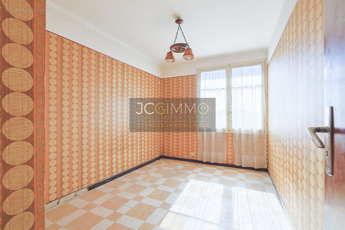 Maison à fort potentiel composée de 2 appartements - Bas Faron à Toulon - photo 9