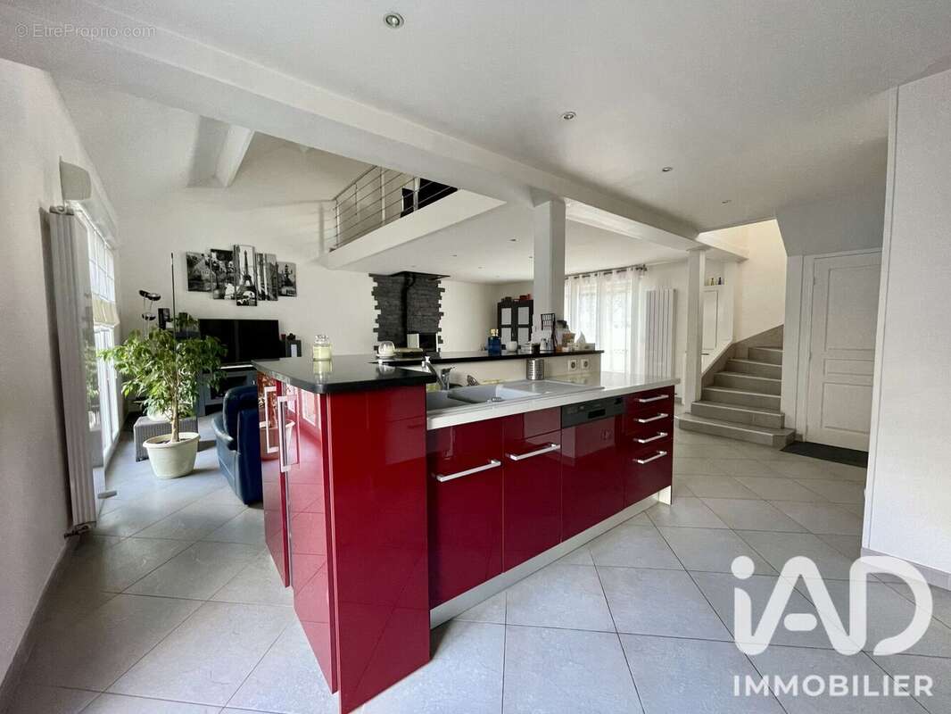 Maison 164 m² à Viry-Chatillon  - photo 4
