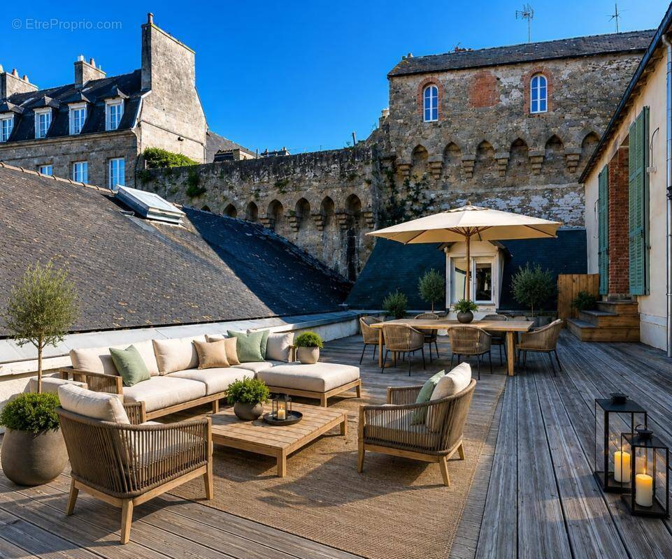 Maison de ville au pied des remparts  - 170m2 - plein centre - VANNES - photo 1