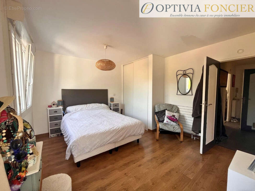 Propriété T7 1421 m2 avec sous-sol complet (100 m2) et 4 200 m2 de terrain - photo 5
