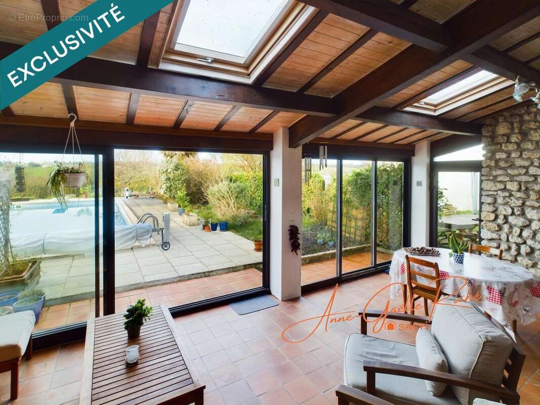 Maison 300 m² à Semoussac  - photo 4