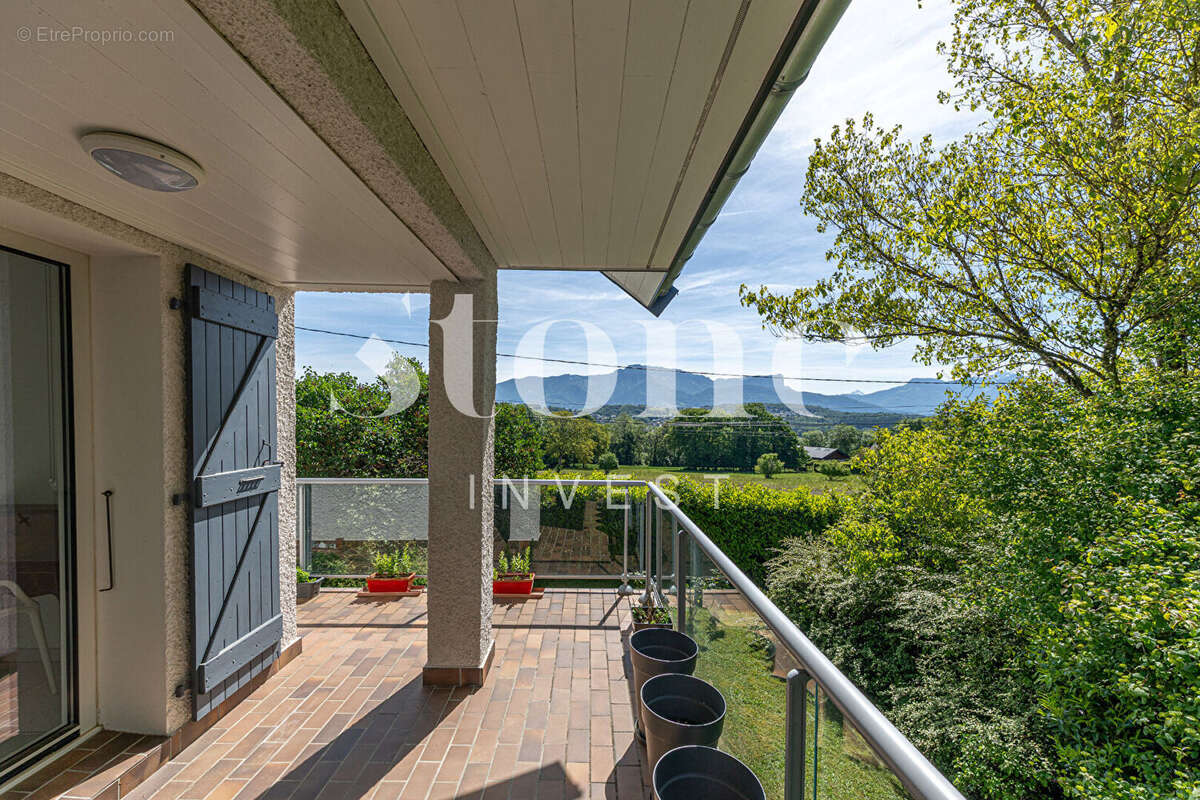 ST MARTIN DE BELLEVUE, Villa avec piscine et terrain arboré - photo 2