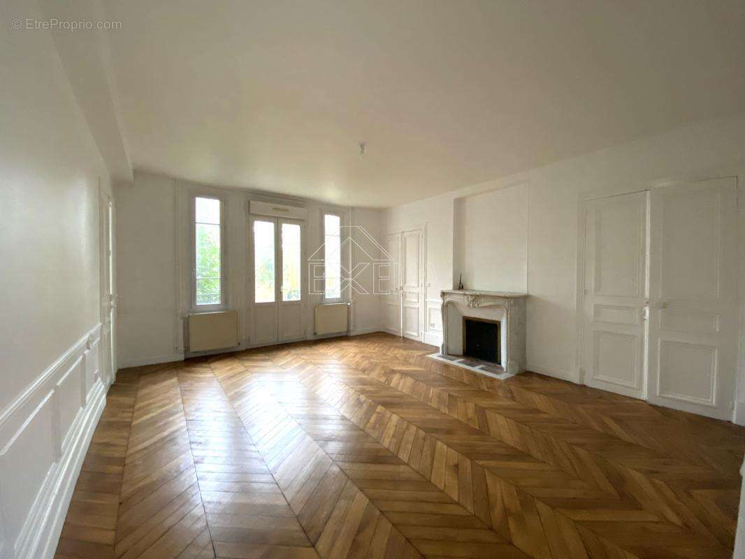 Appartement à ROSNY-SUR-SEINE