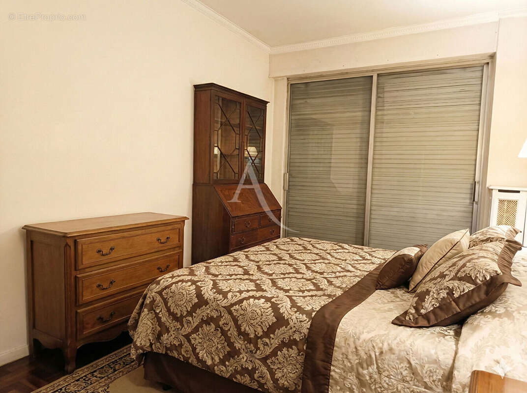 Appartement à CHARENTON-LE-PONT
