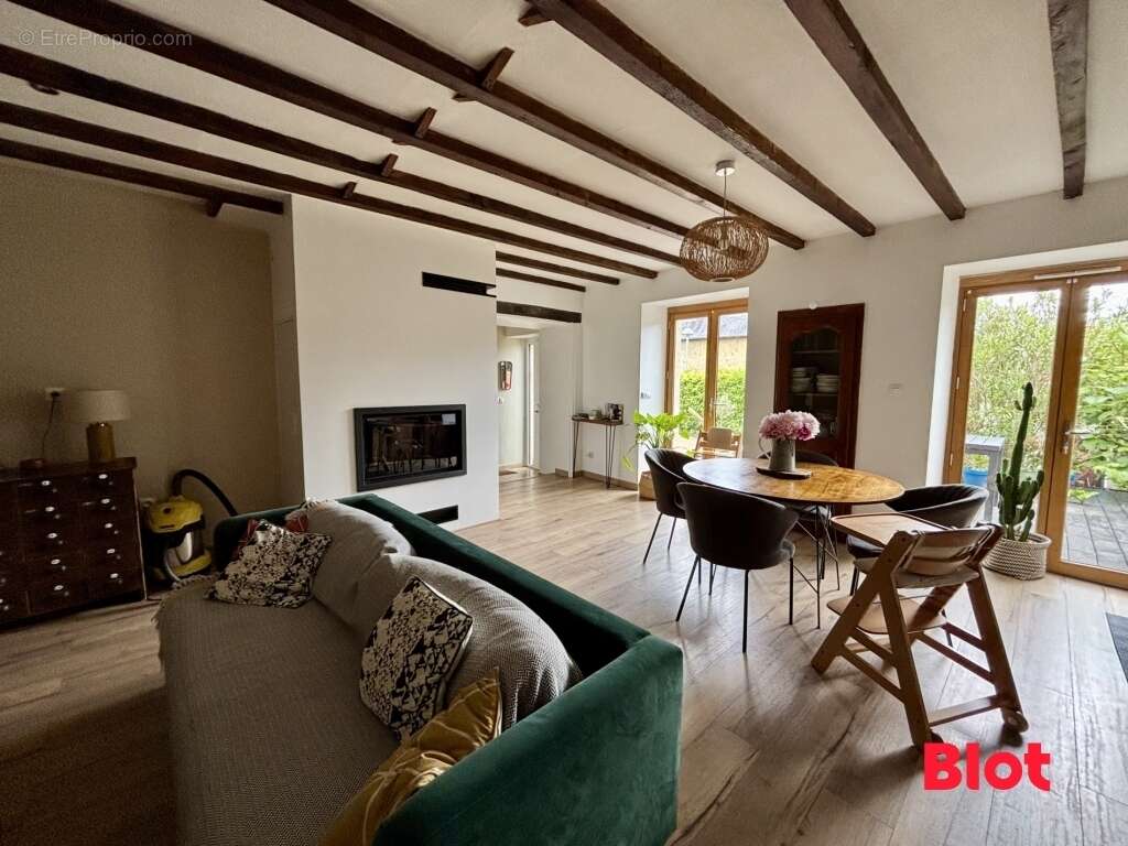 Maison à NOYAL-CHATILLON-SUR-SEICHE