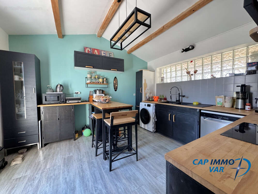 Maison à LE CASTELLET