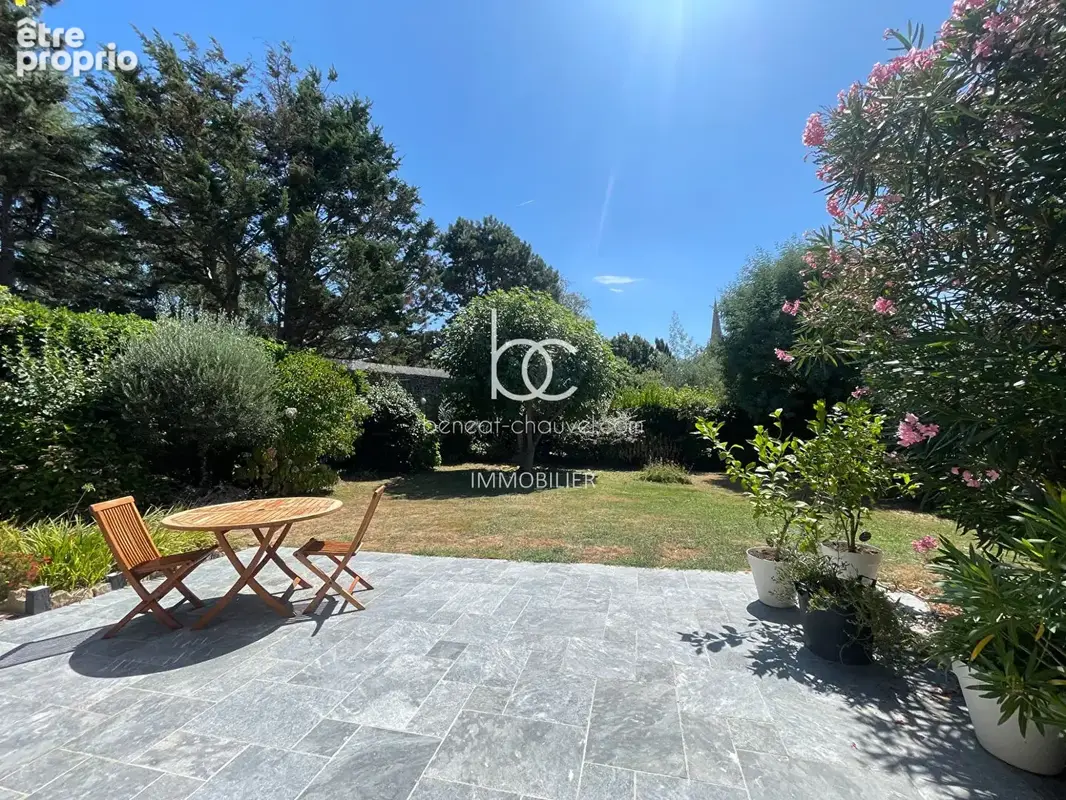 ARZON BOURG - Maison de caractère avec grand jardin ! - photo 2