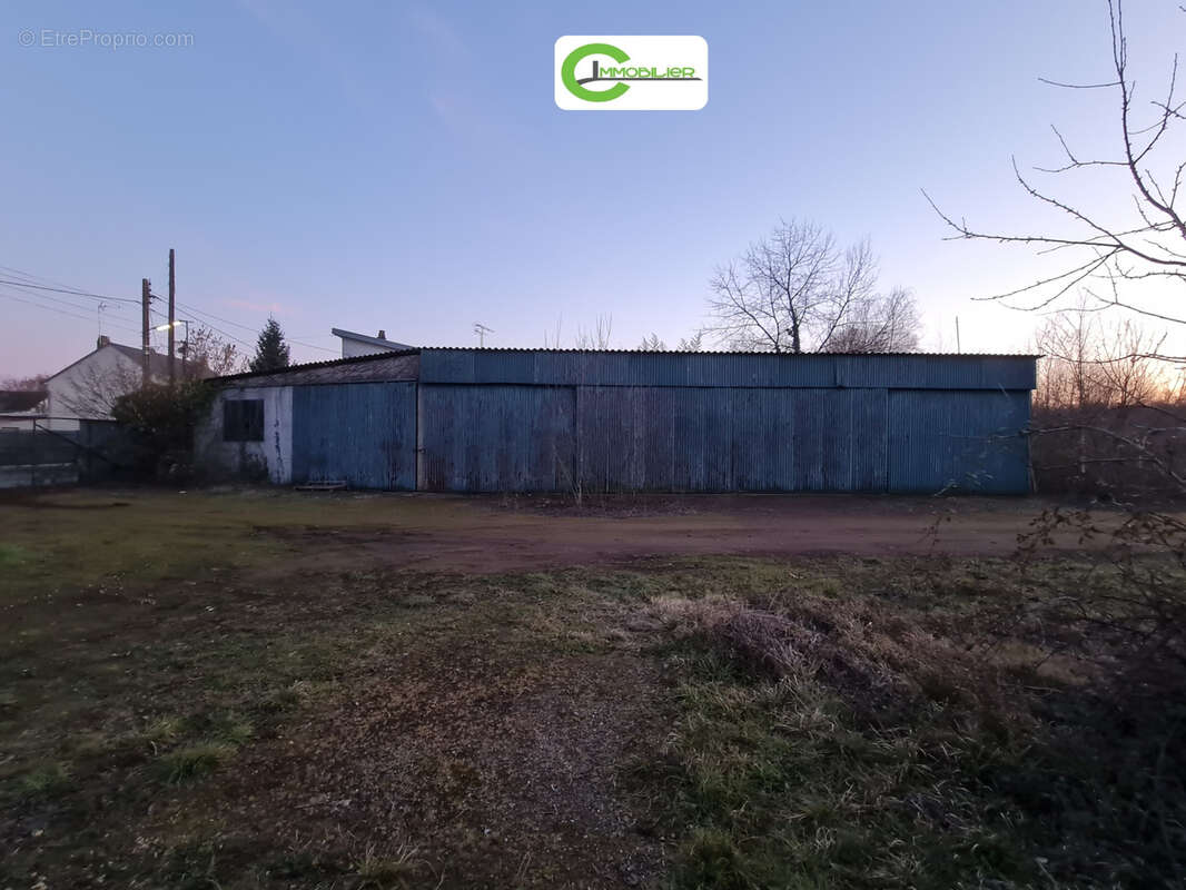 Parking à LA FERTE-BERNARD