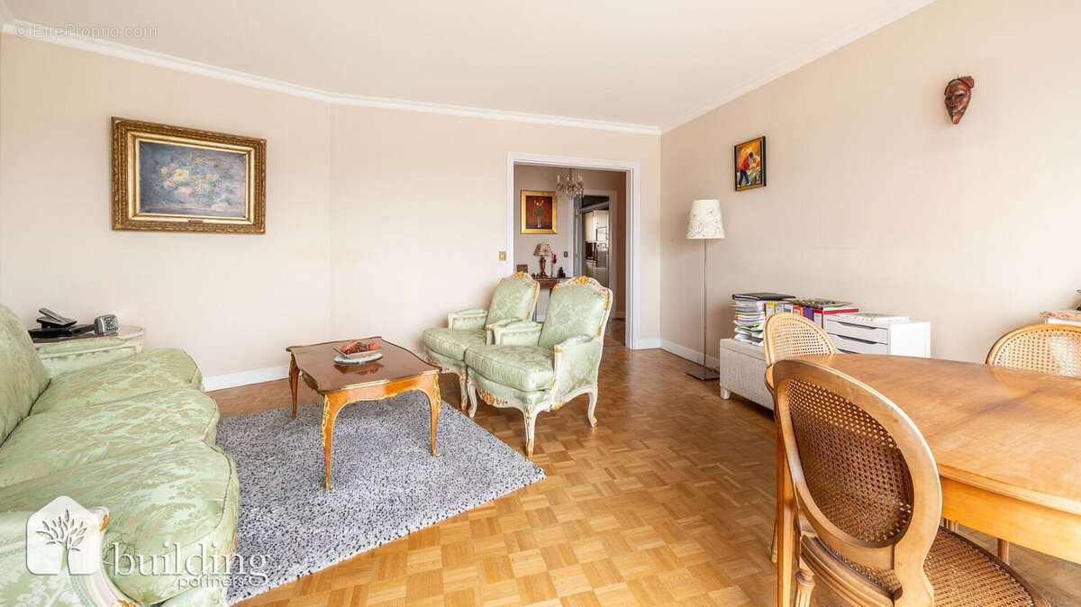 Appartement à PARIS-16E