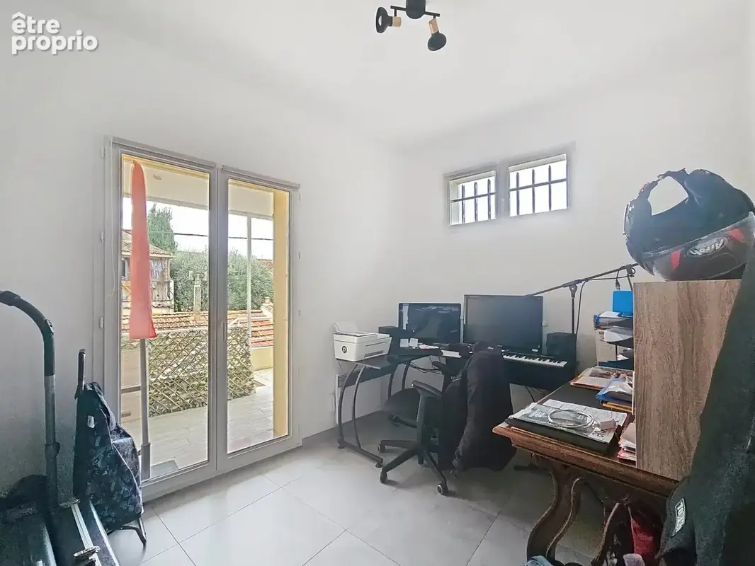 Immeuble en monopropriété de 3 appartements - Saint Laurent Du Var - photo 6
