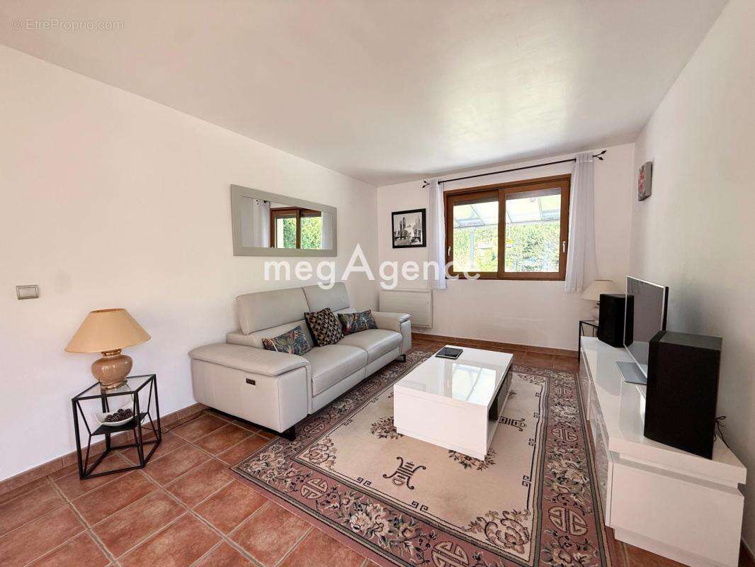 Belle Maison familiale sur un terrain de 1405m2 - photo 6