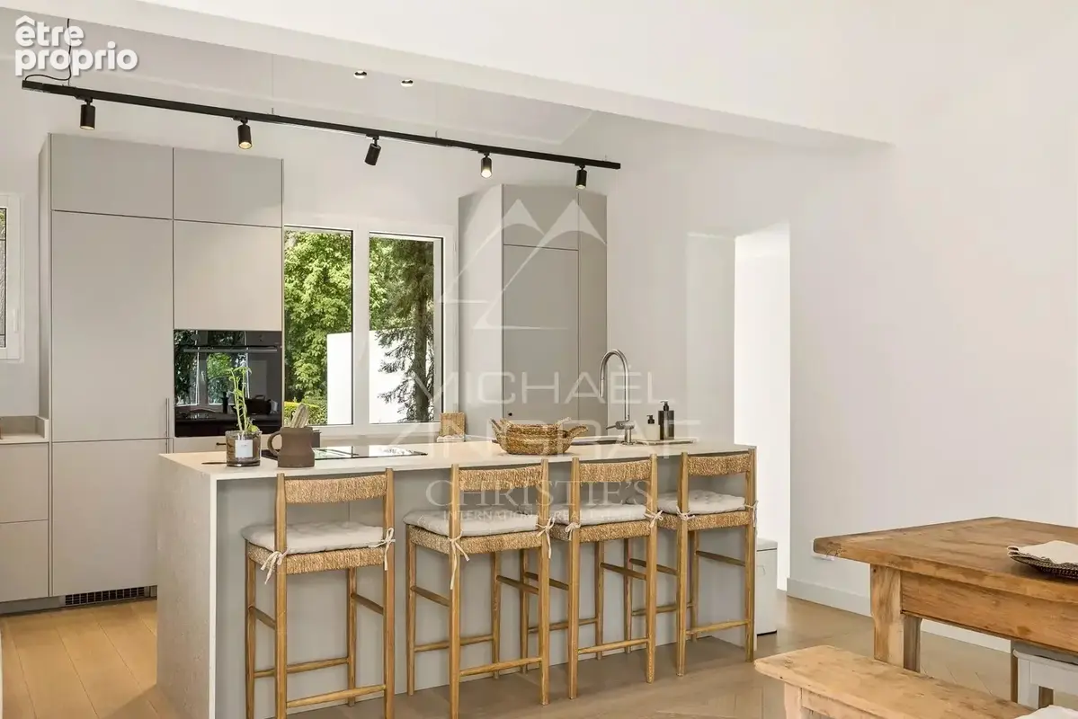 Proche Saint-Paul-de-Vence : Propriété rénovée au sein d'un parc paysager de 6000m2 - photo 8