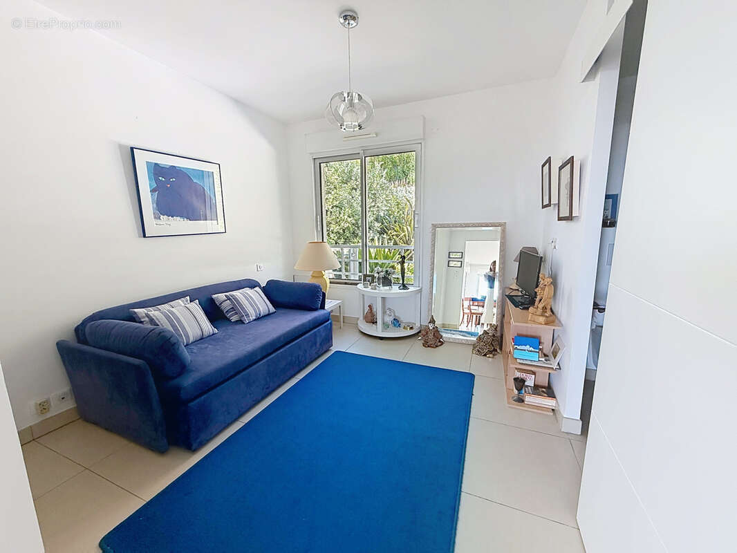 Appartement à SAINT-LAURENT-DU-VAR