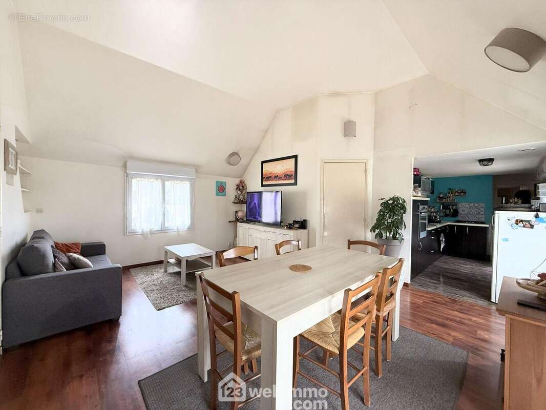 Commerce à TREDREZ-LOCQUEMEAU