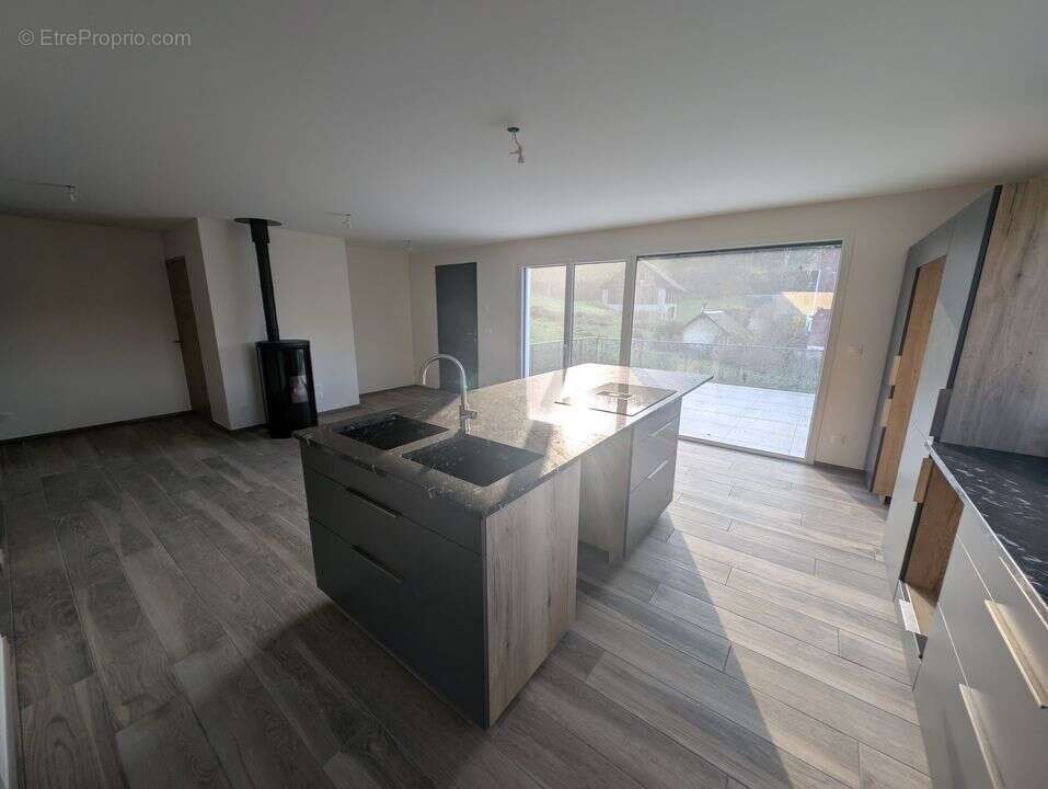 Maison à CHATEAUNEUF