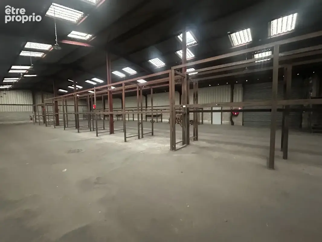Entrepot Dépôt/Local d'activités 2 200 m2   Divisible   Proche aéroport - photo 5