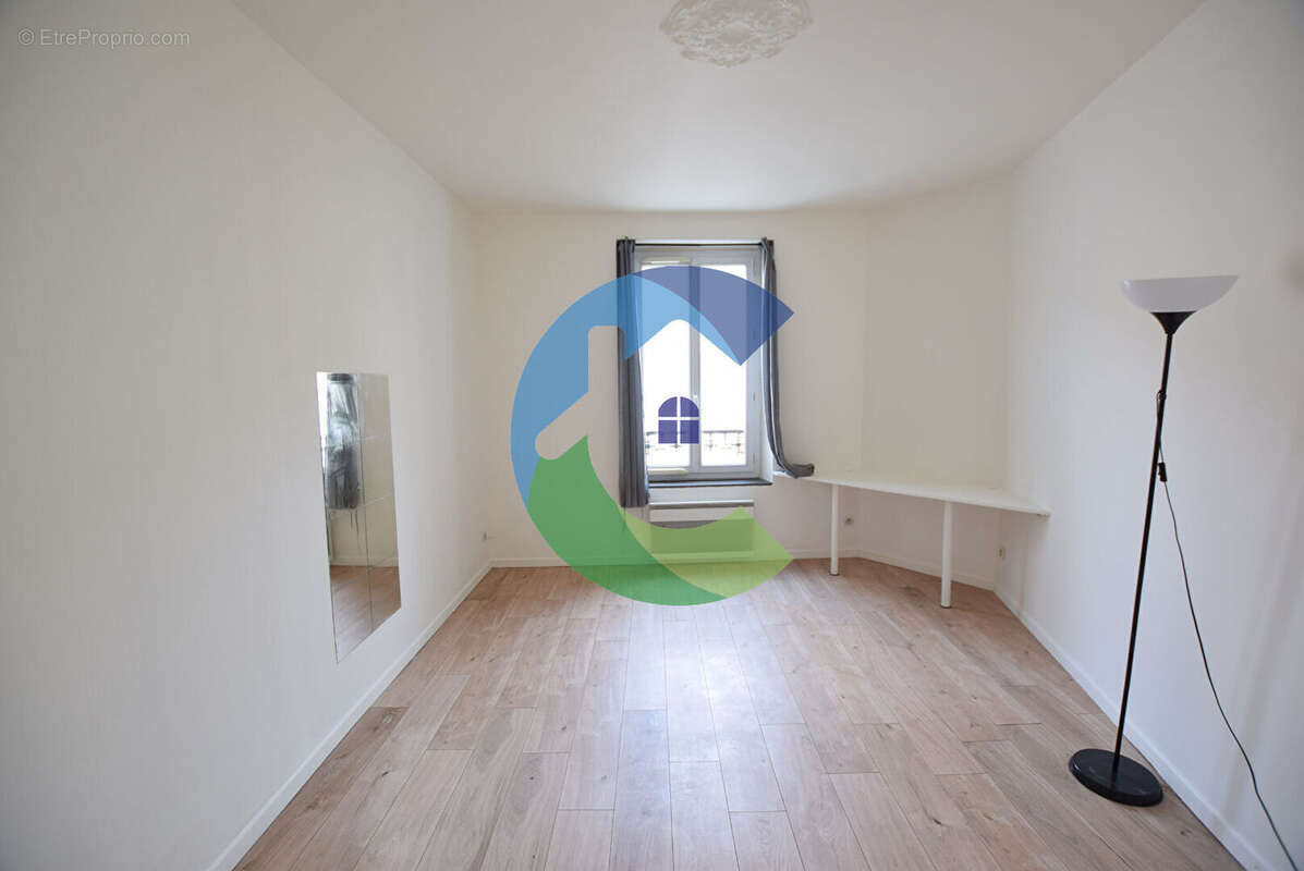 Appartement à SAULX-LES-CHARTREUX