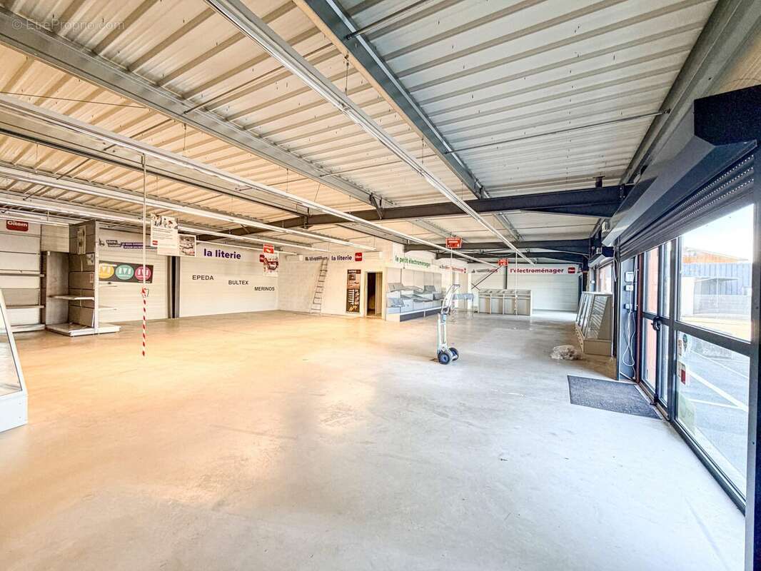 Commerce à CAVIGNAC