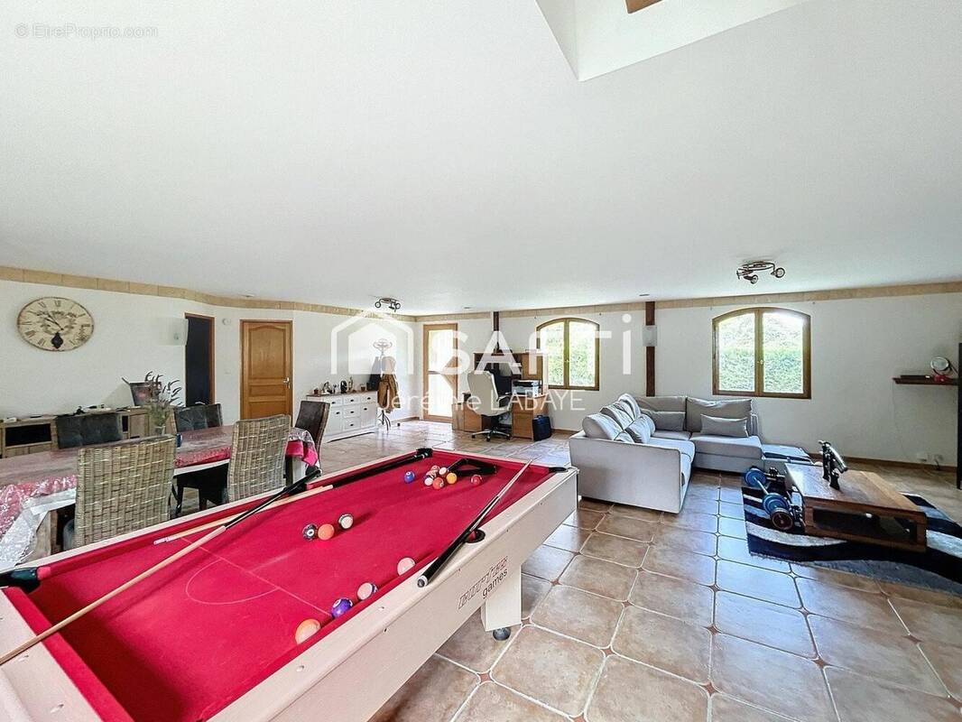 Photo 1 - Maison à LE PONT-CHRETIEN-CHABENET