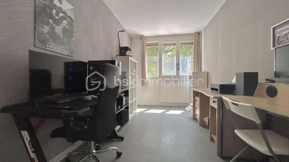 Spacieux T5 de 105 m² avec place de parking et cave – Résidence sécurisée - photo 14