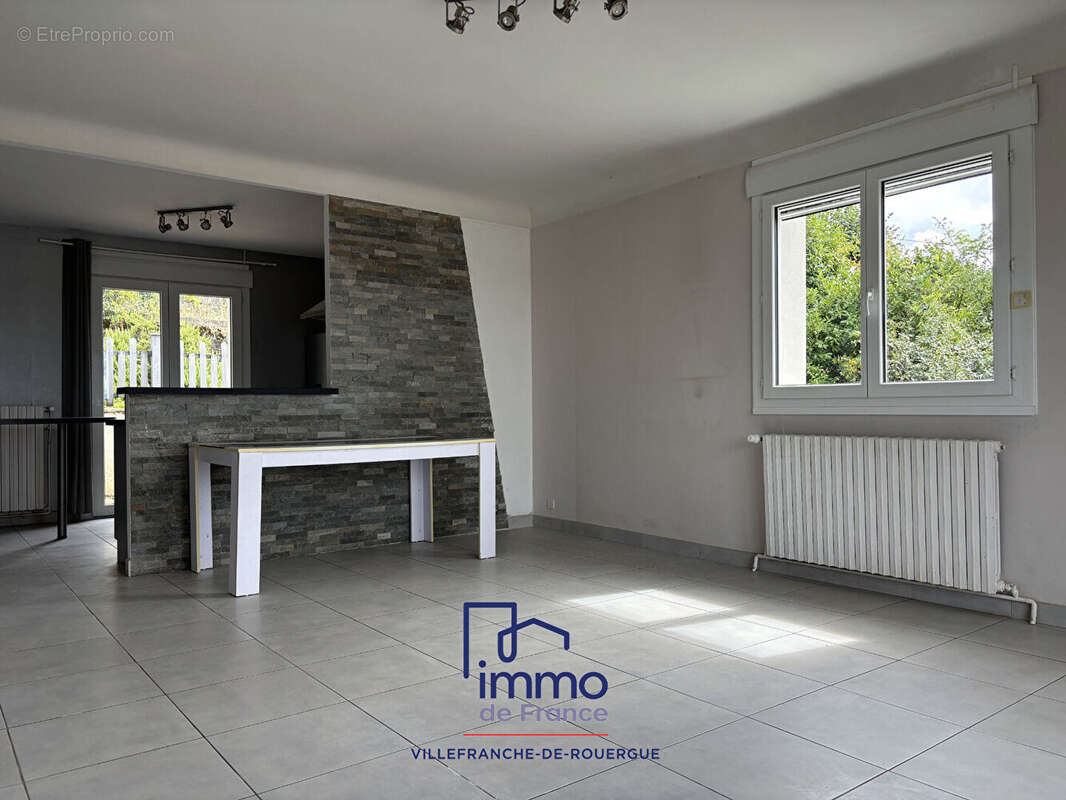 Maison T5 sur deux niveaux 128 m2 avec terrain et garage - photo 3