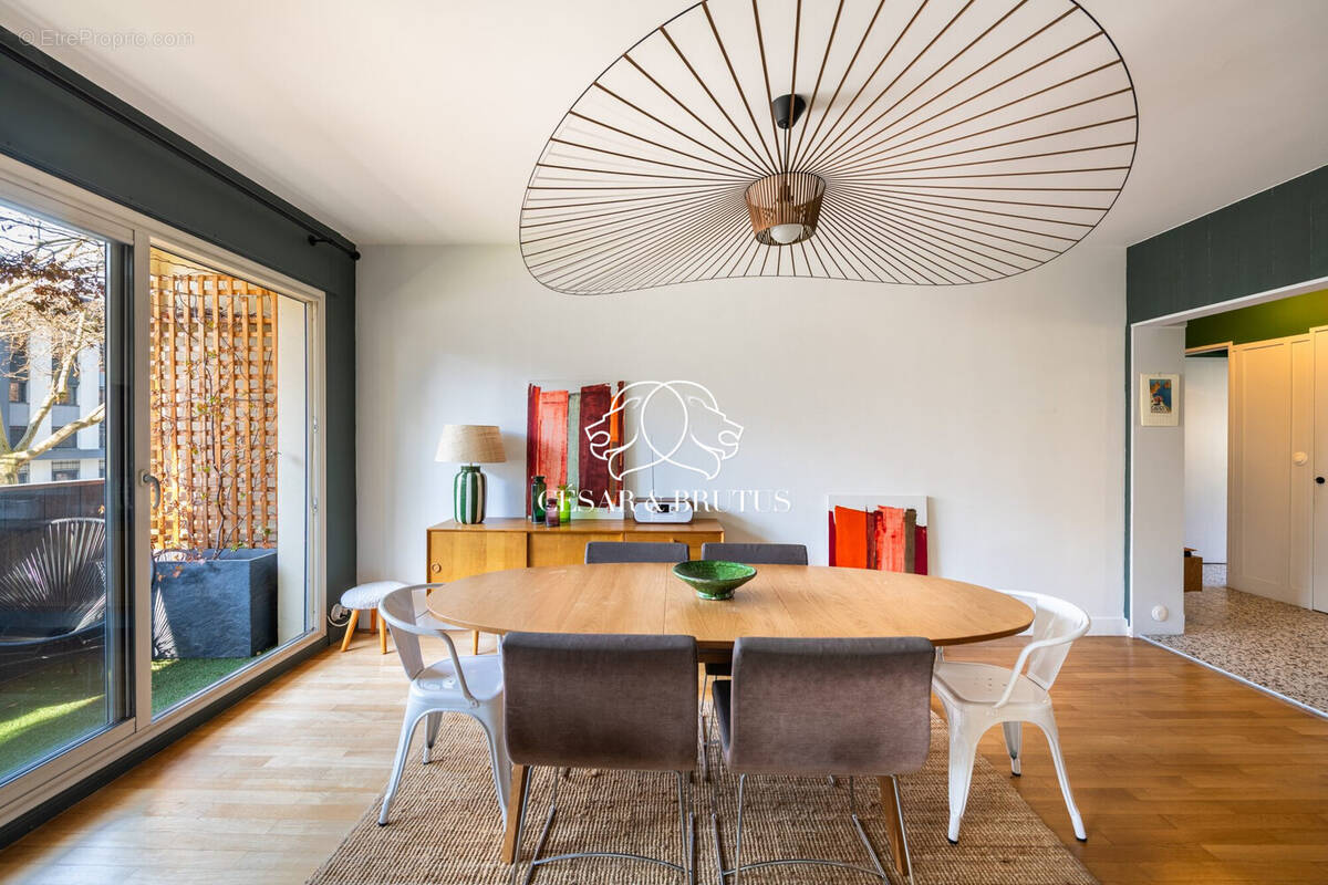 12 SAM - Appartement à LYON-8E